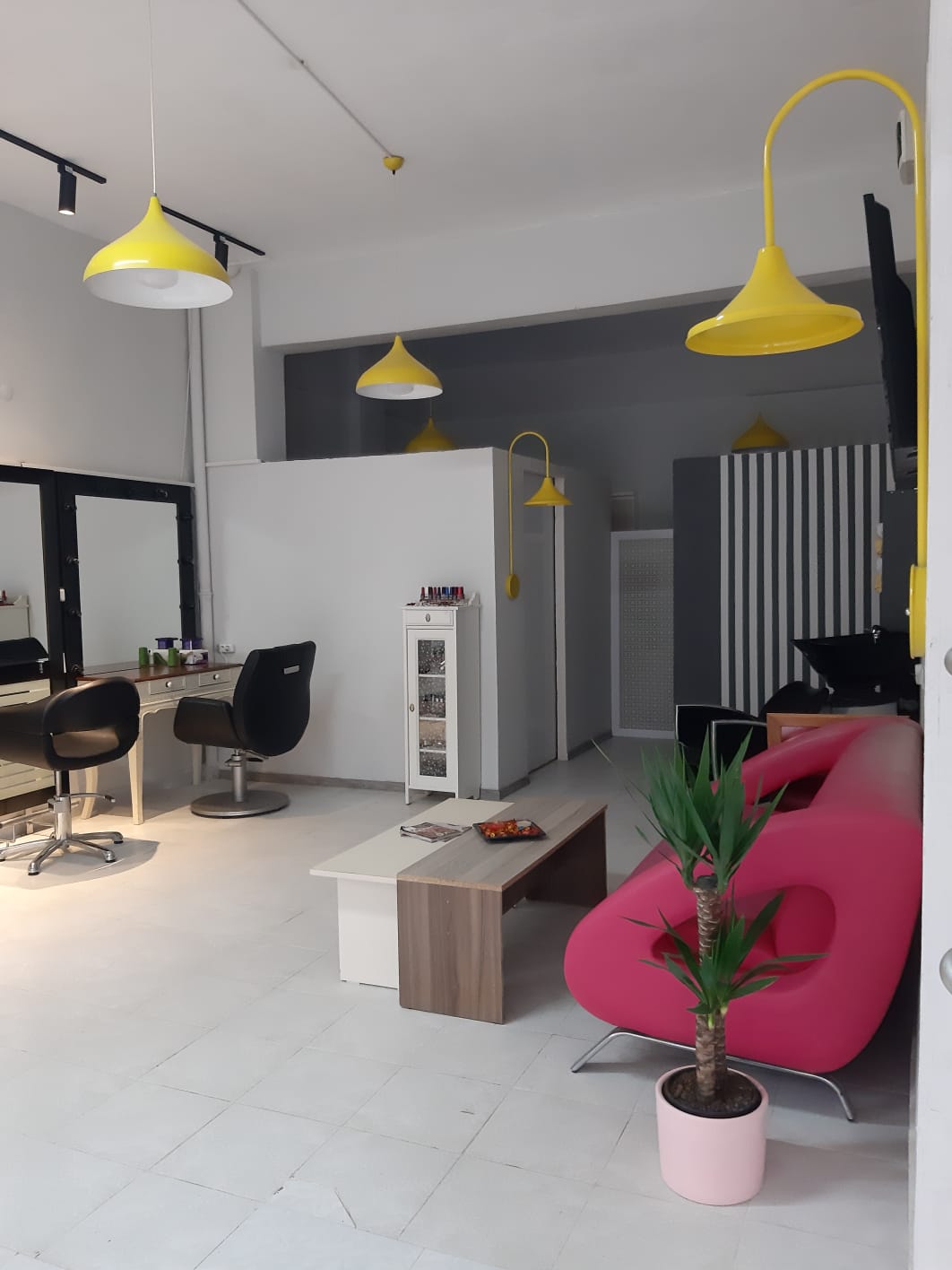 Ay Bayan Kuaförü